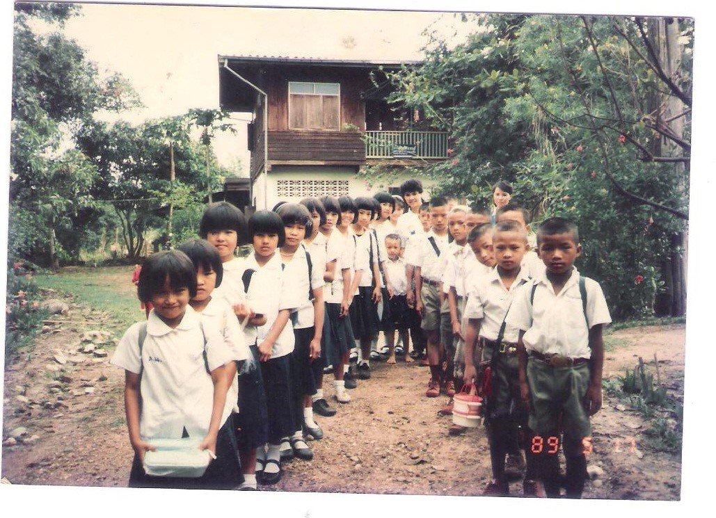 patwithschoolkidinline